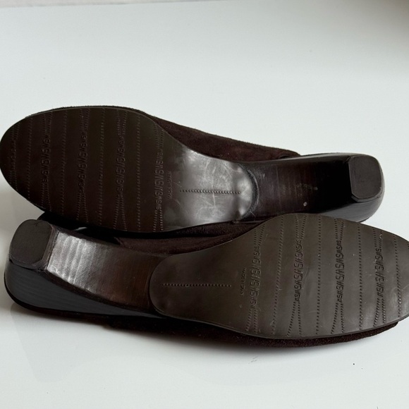 Stuart Weitzman Brown Suede Sandals Kitten Heel Career Comfort Size 9.5N - Picture 9 of 11